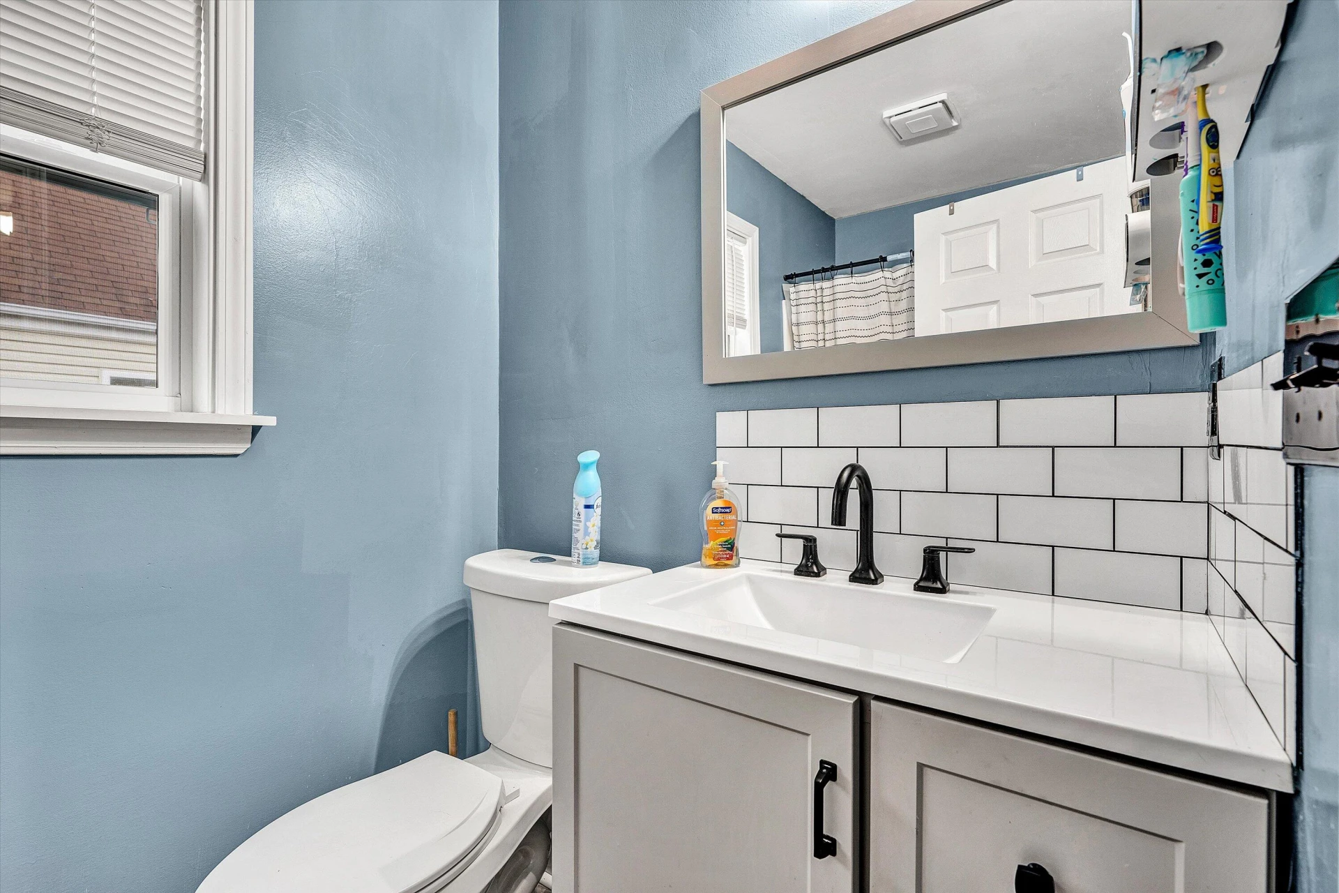 635 Queen AVE - Photo 16