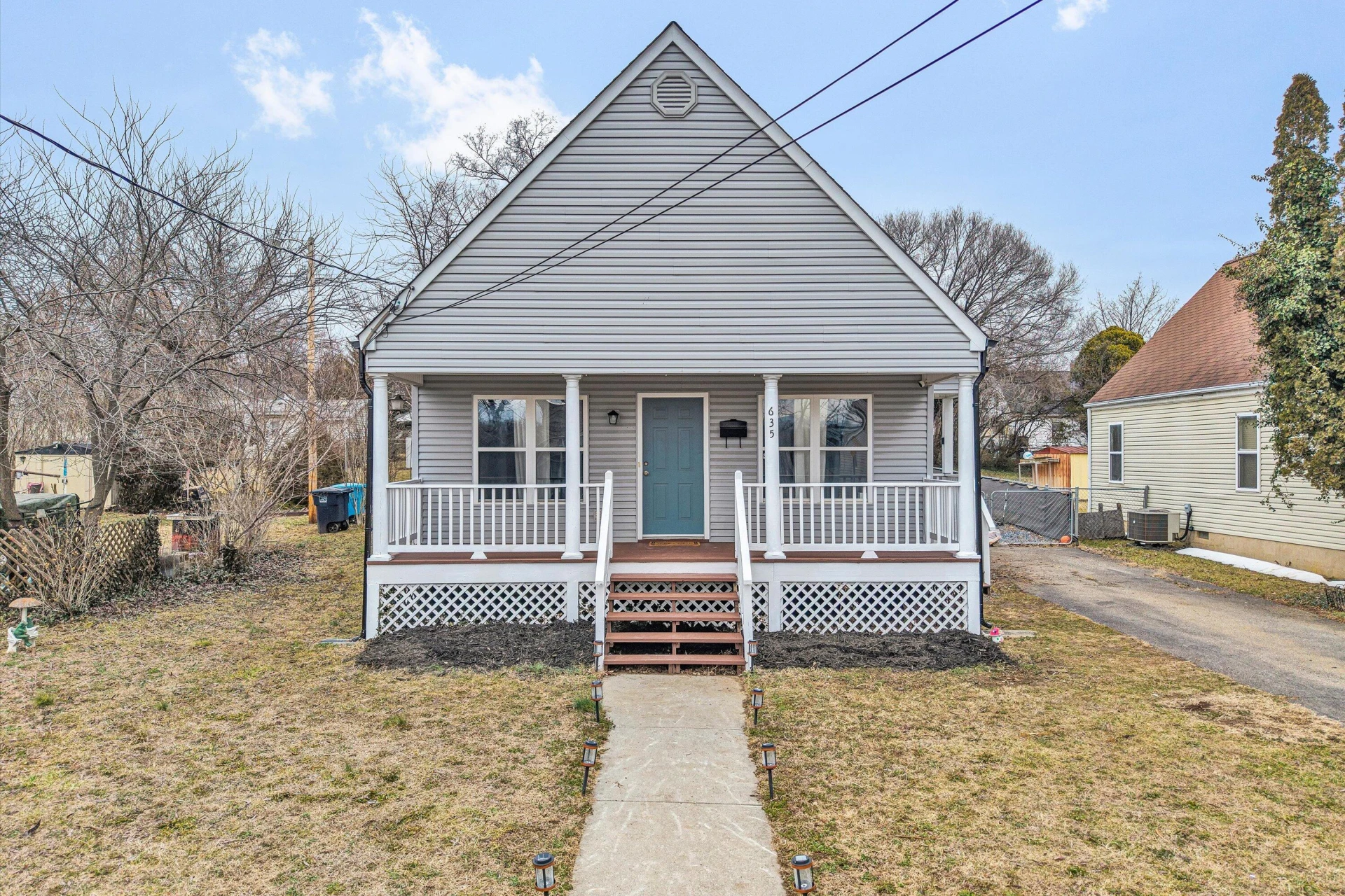 635 Queen AVE - Photo 2