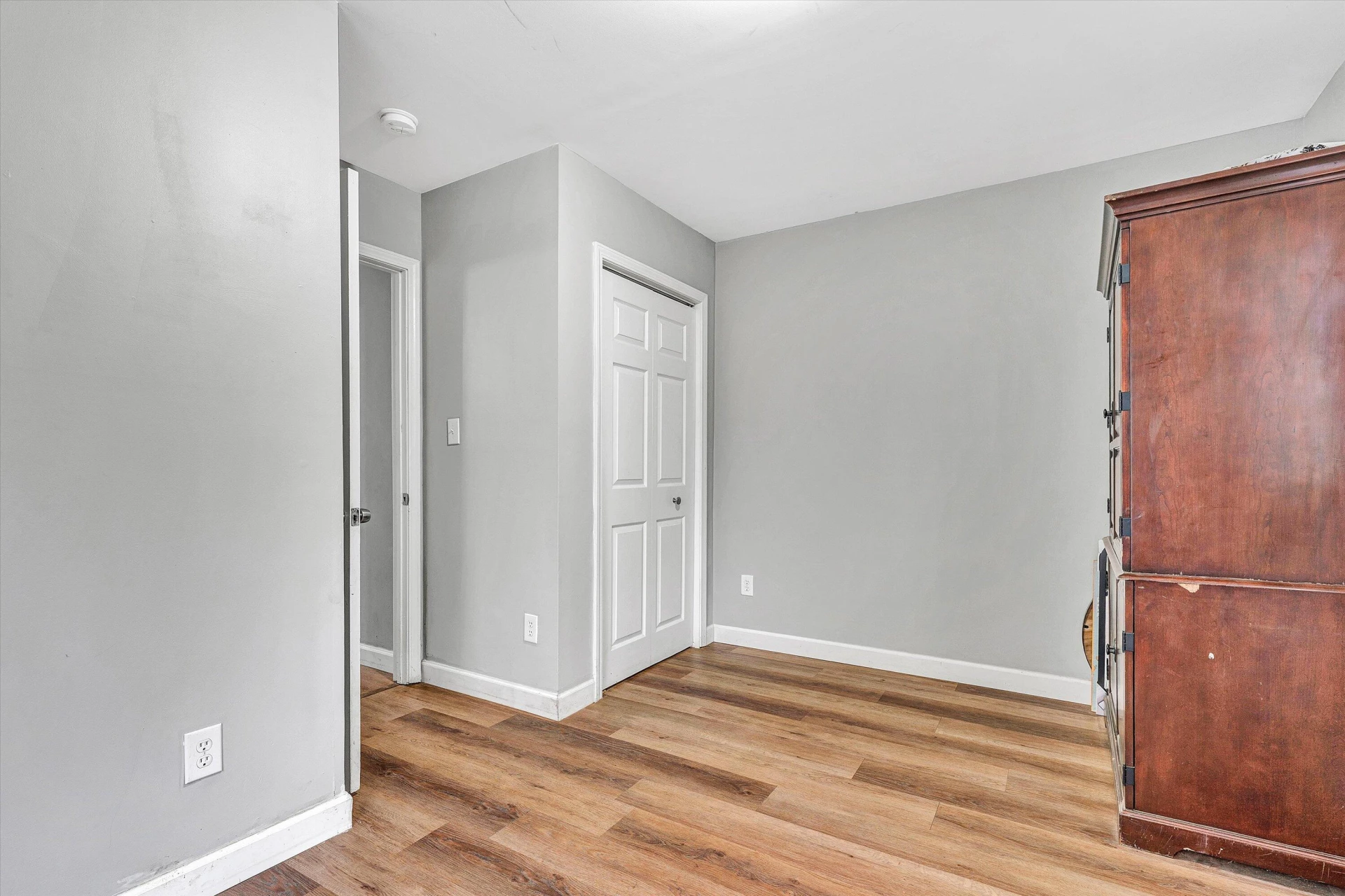 635 Queen AVE - Photo 24
