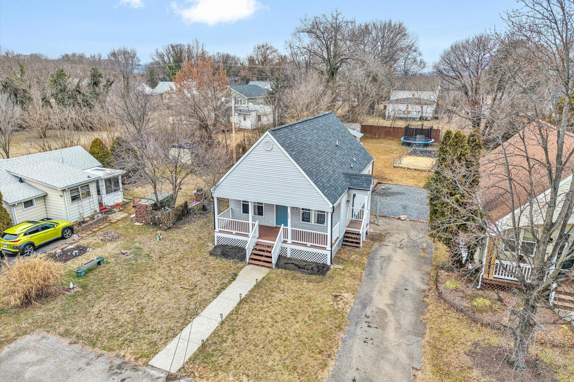 635 Queen AVE - Photo 3