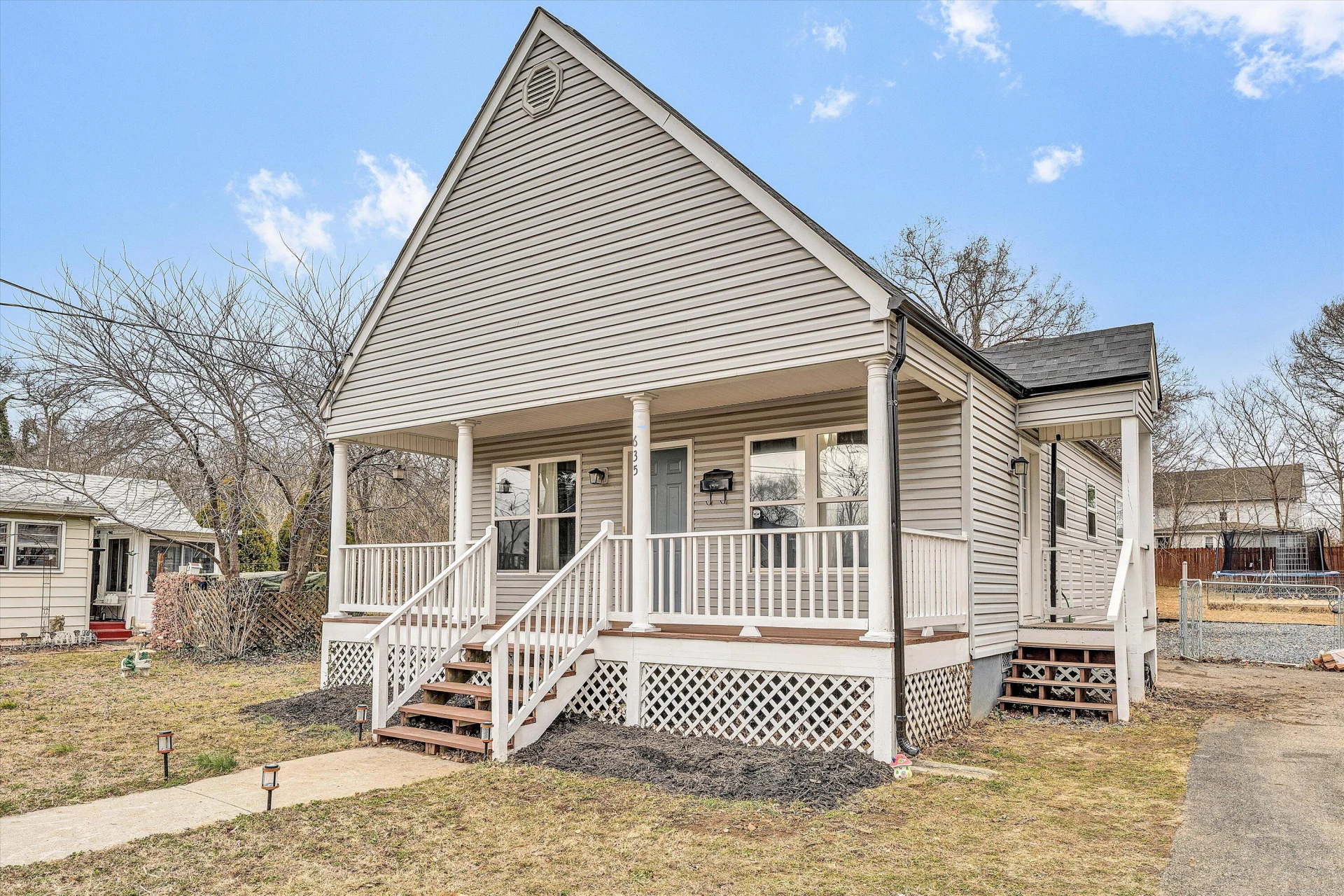 635 Queen AVE - Photo 5