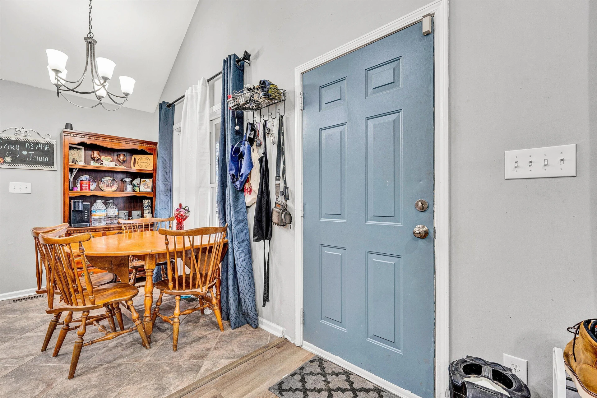 635 Queen AVE - Photo 8