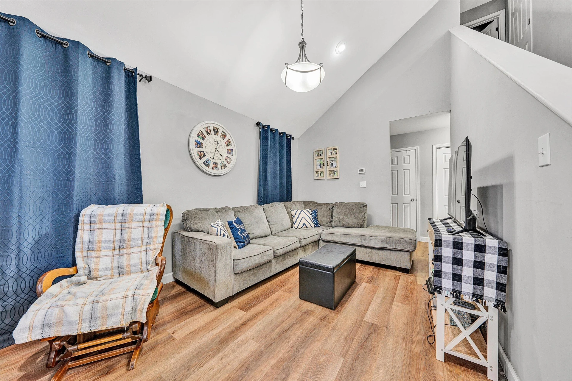 635 Queen AVE - Photo 9