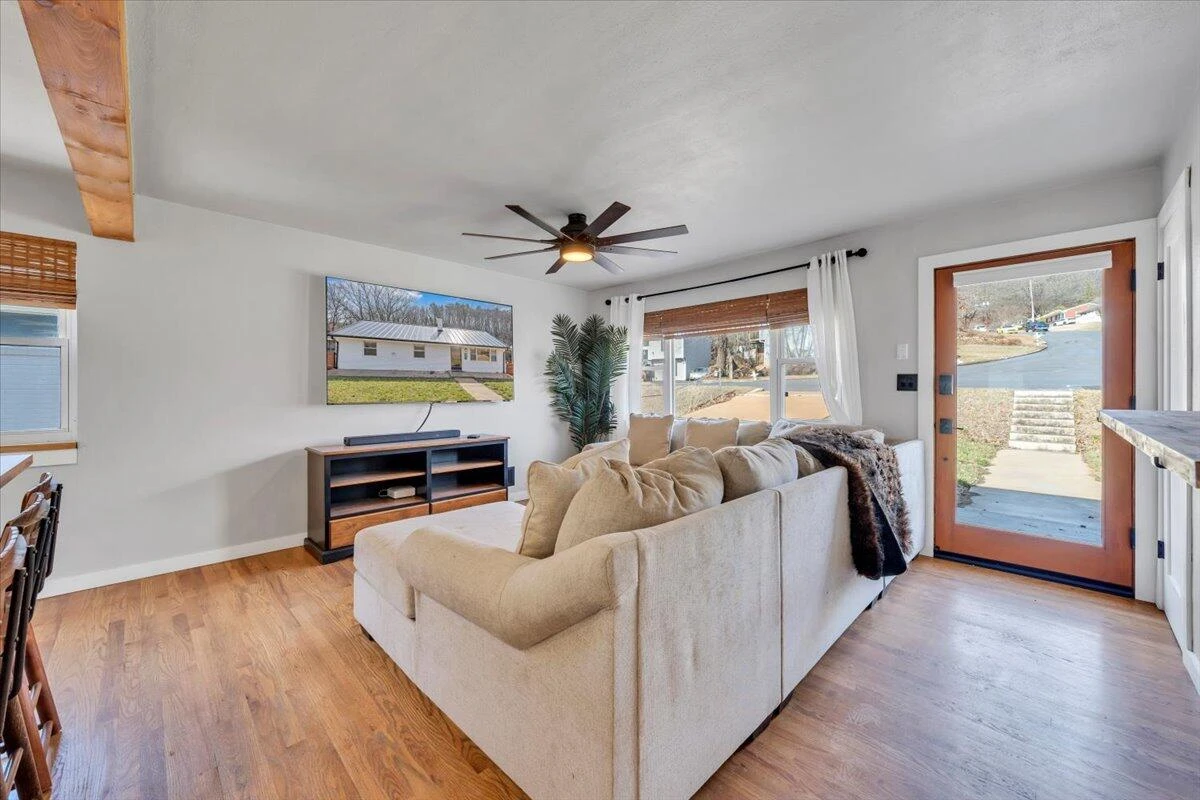 951 Hartsook BLVD - Photo 3