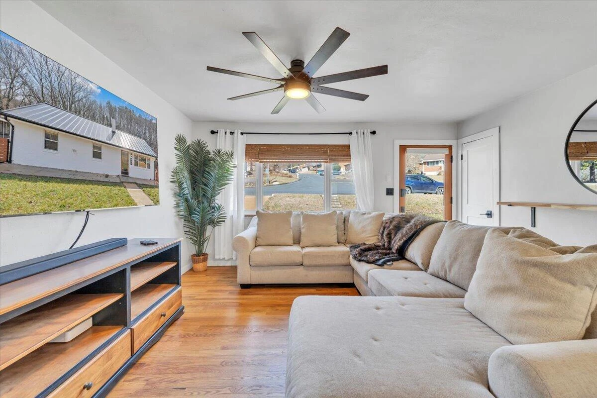 951 Hartsook BLVD - Photo 5