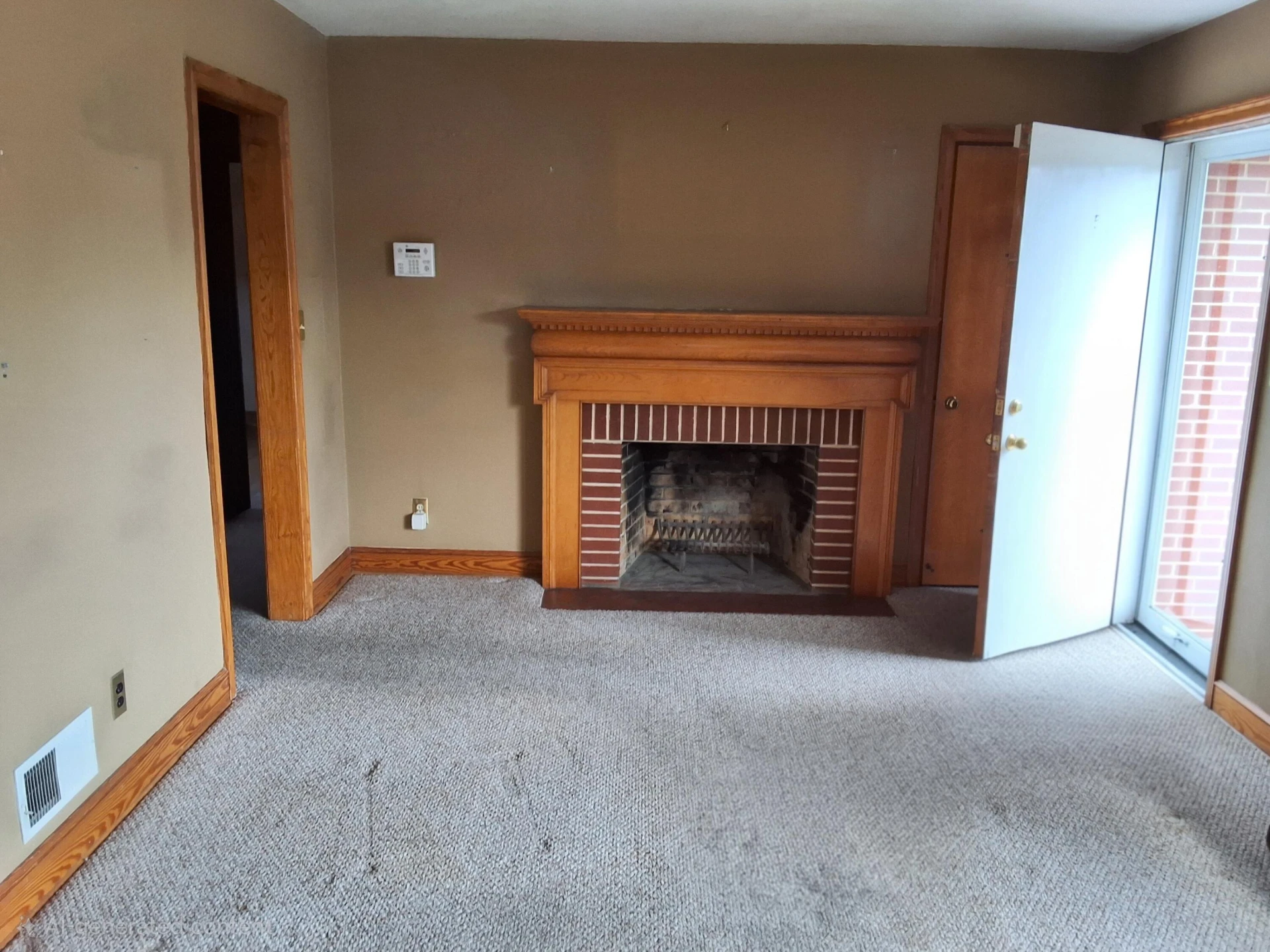 2639 Edgewood ST - Photo 10