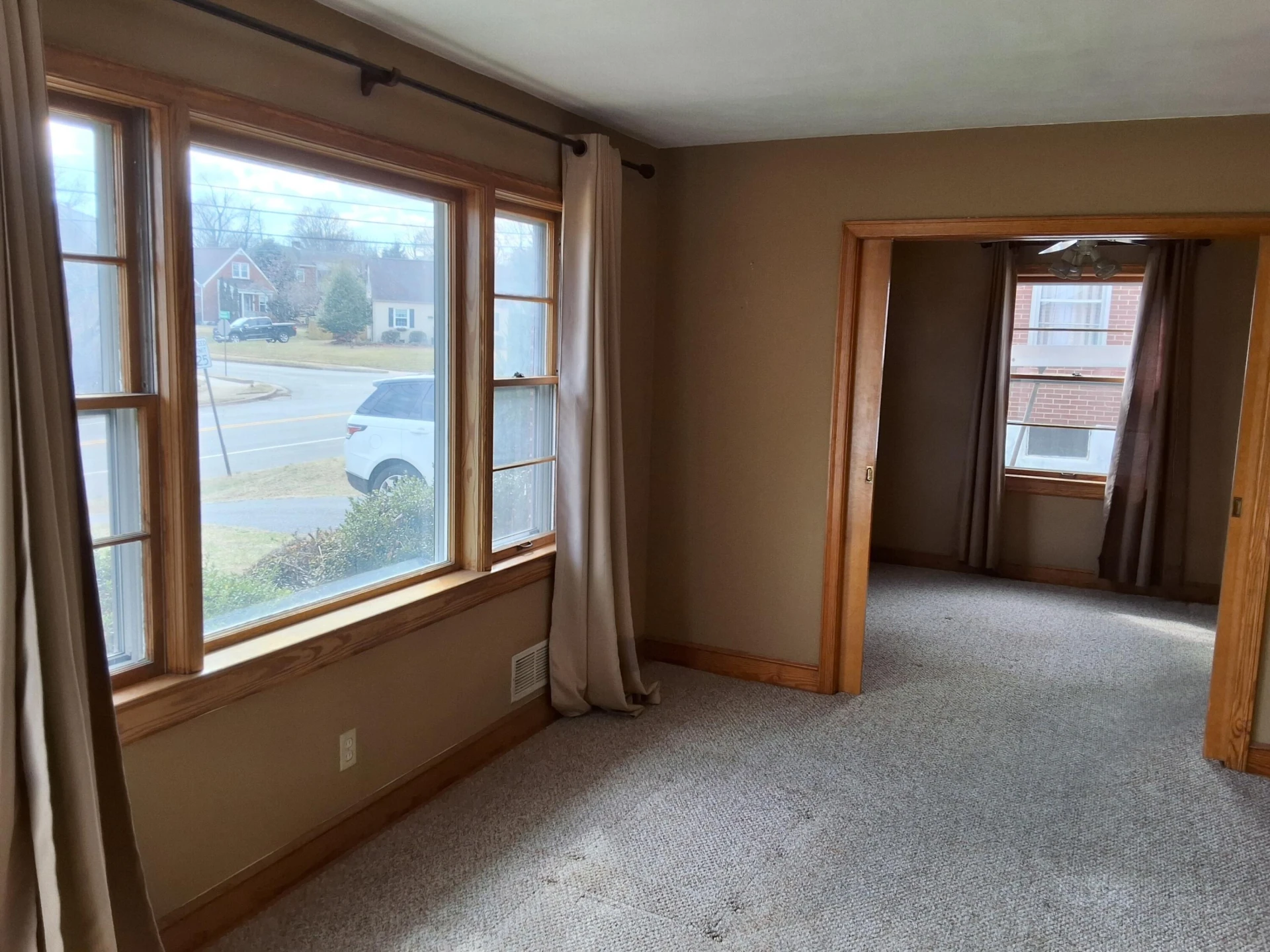 2639 Edgewood ST - Photo 2