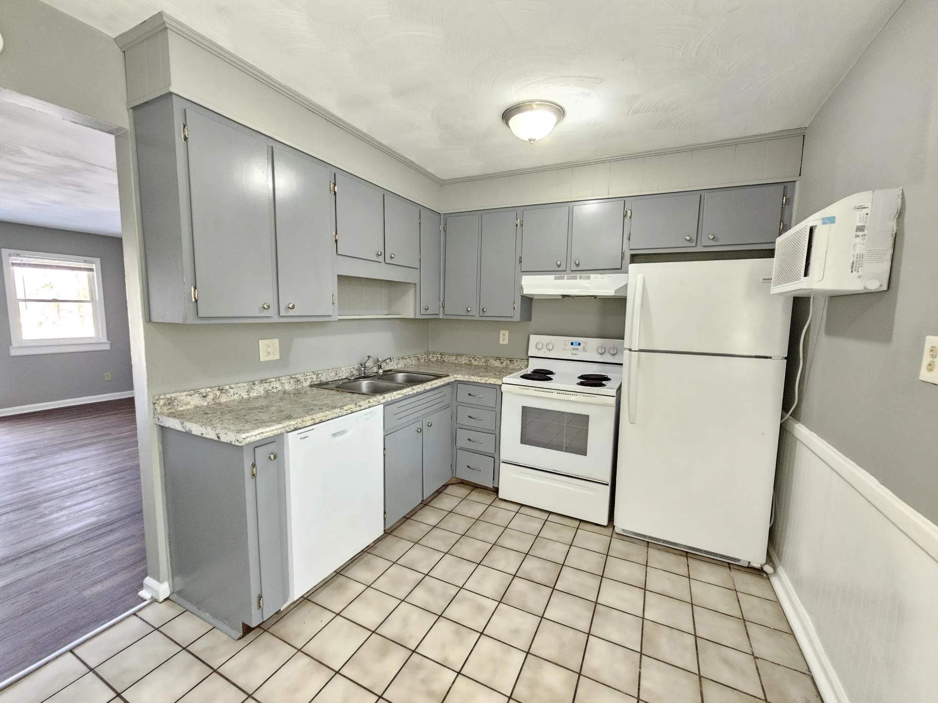 1622 Roanoke AVE - Photo 16