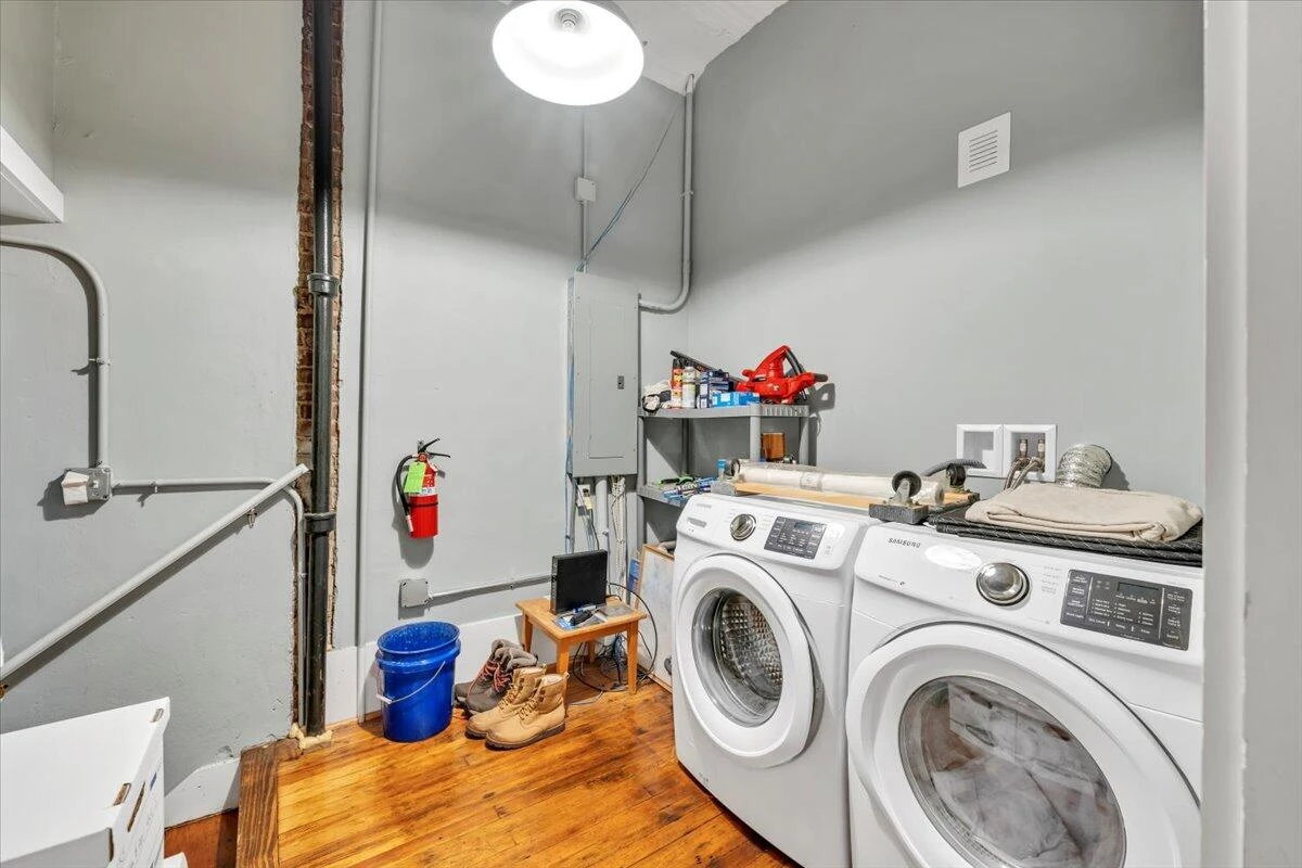 1101 Montrose AVE - Photo 10