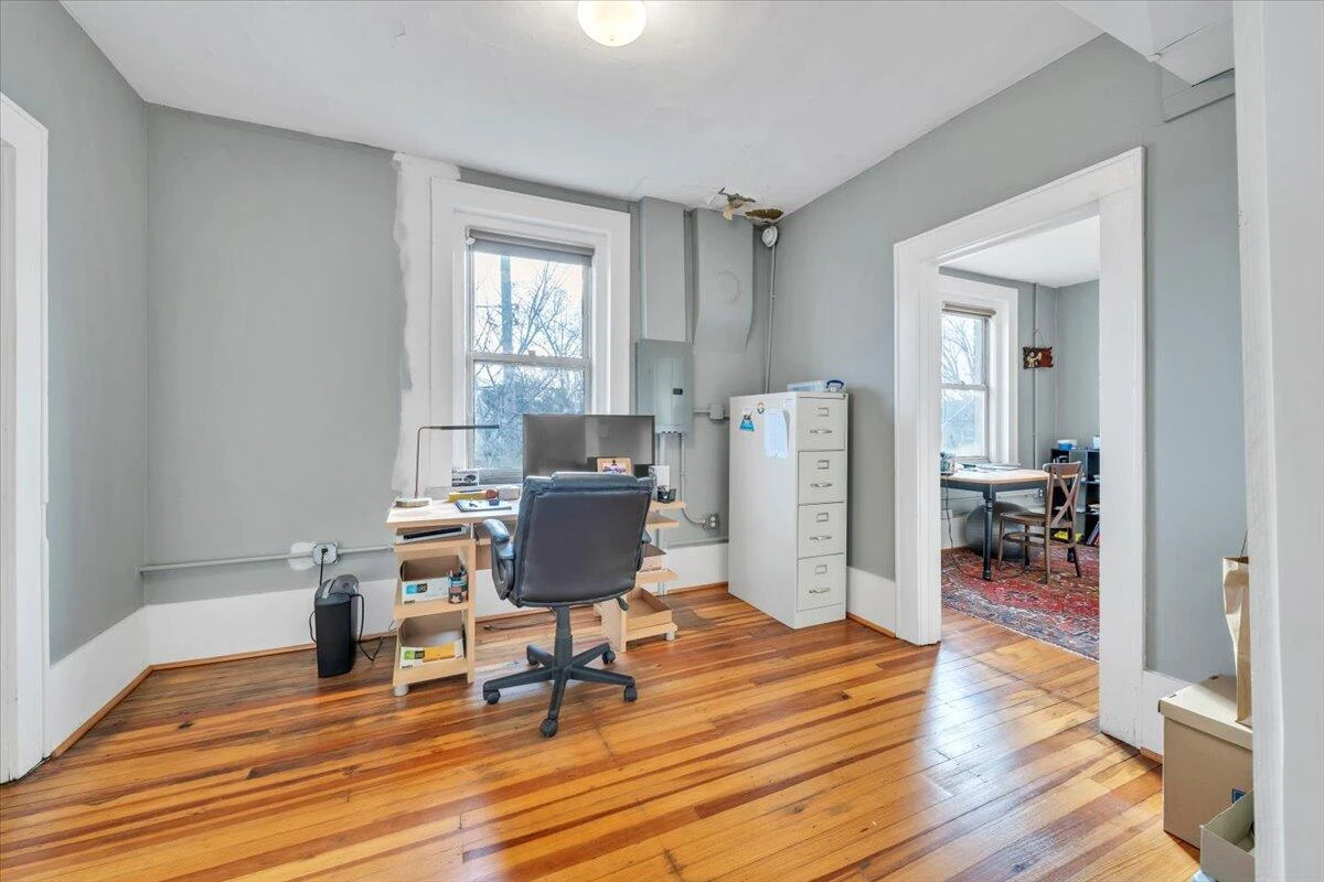 1101 Montrose AVE - Photo 11