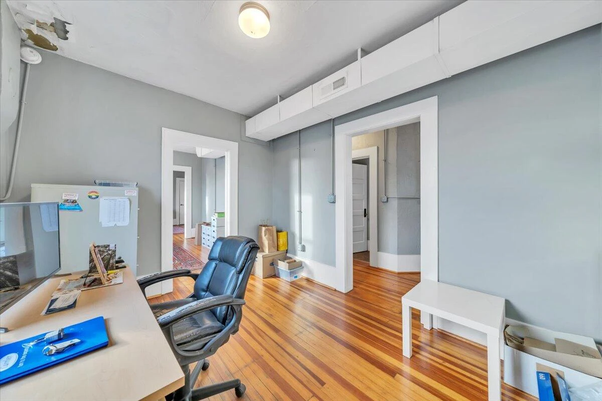 1101 Montrose AVE - Photo 12