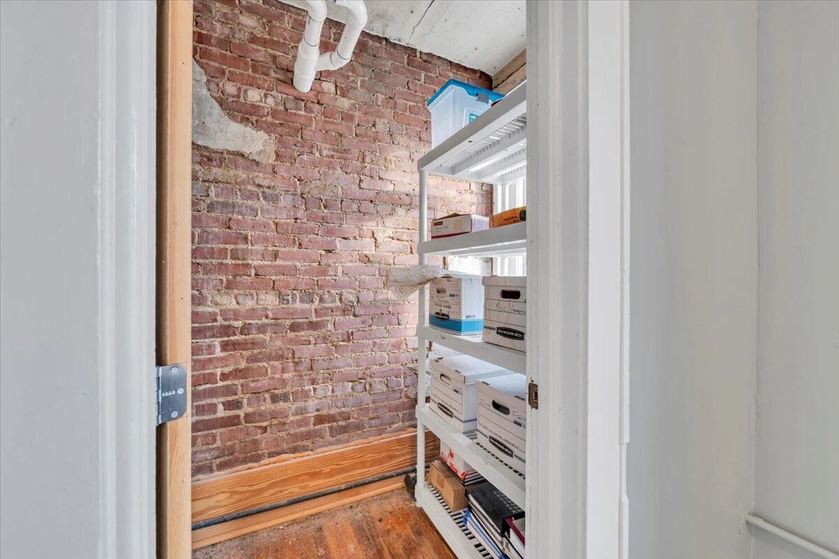 1101 Montrose AVE - Photo 13