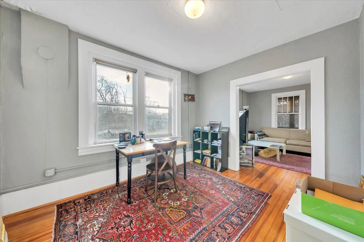 1101 Montrose AVE - Photo 14