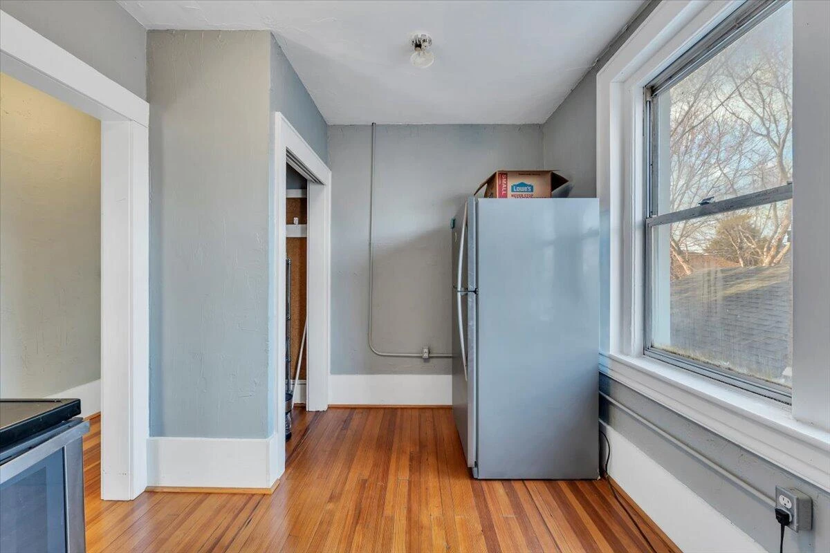 1101 Montrose AVE - Photo 19