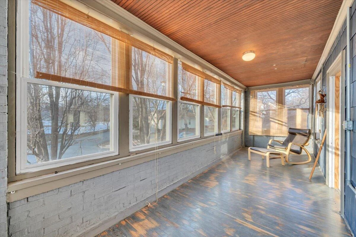 1101 Montrose AVE - Photo 21