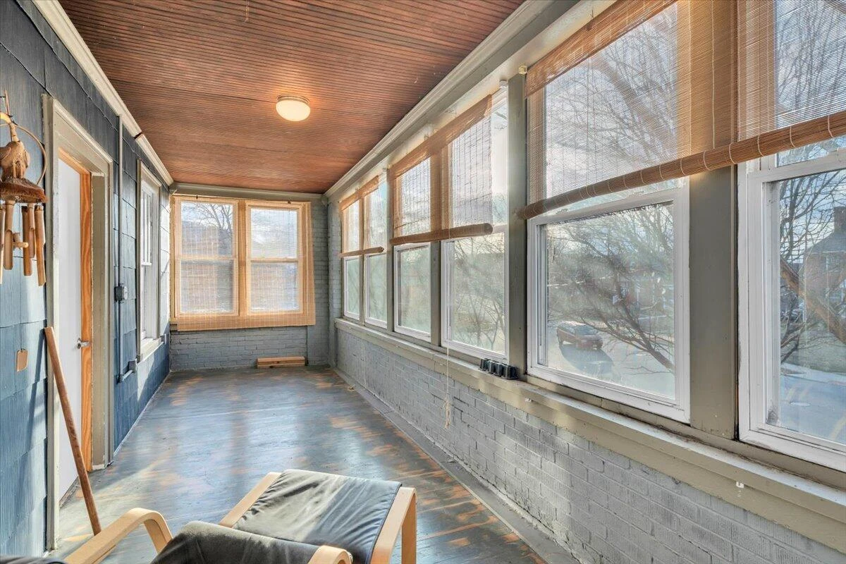 1101 Montrose AVE - Photo 22