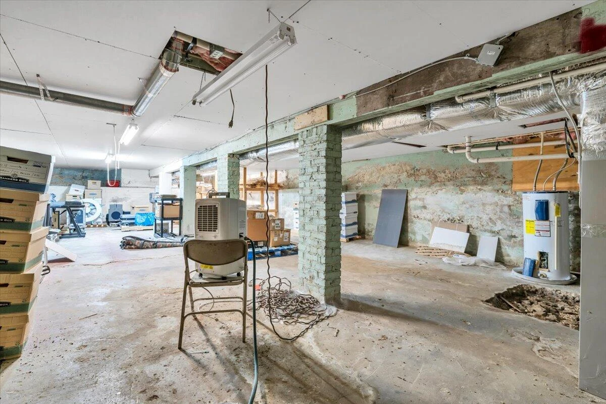1101 Montrose AVE - Photo 23