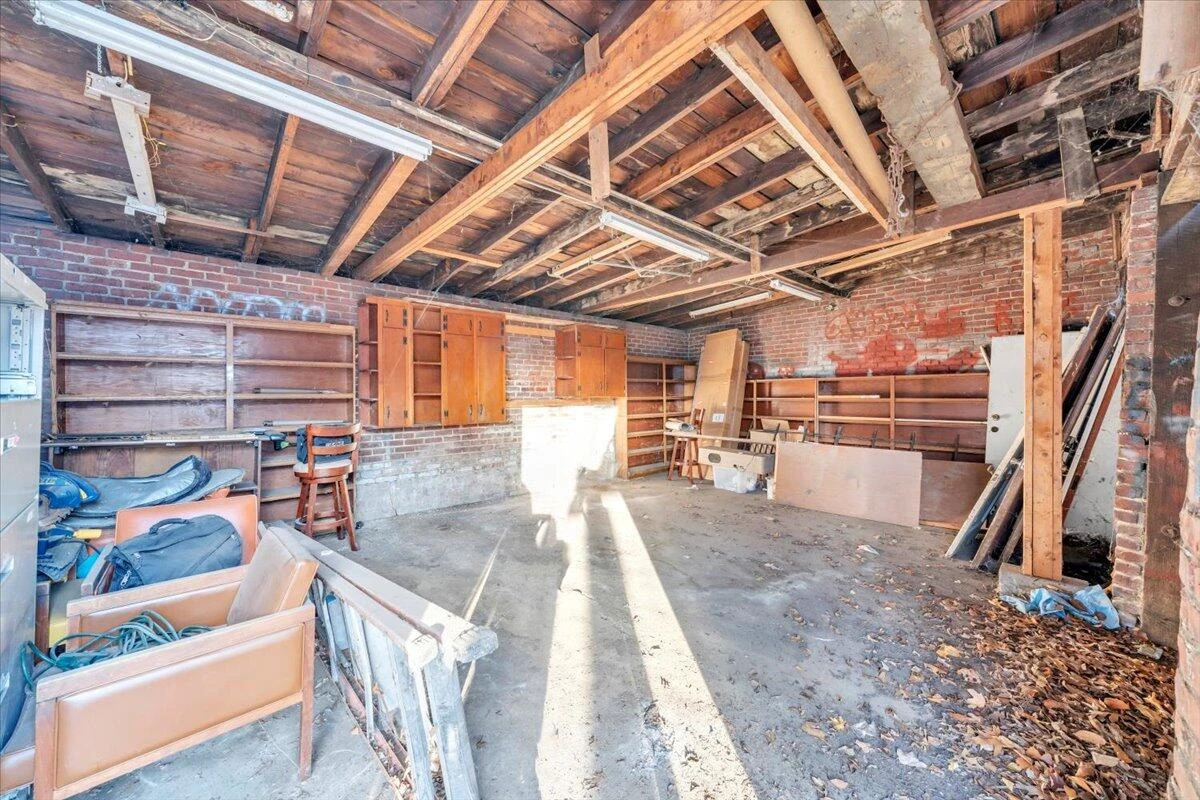 1101 Montrose AVE - Photo 25