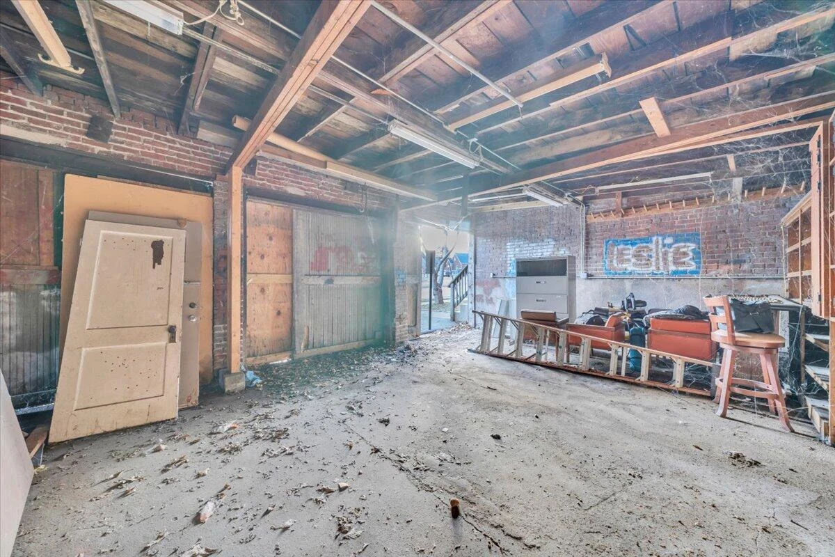 1101 Montrose AVE - Photo 26
