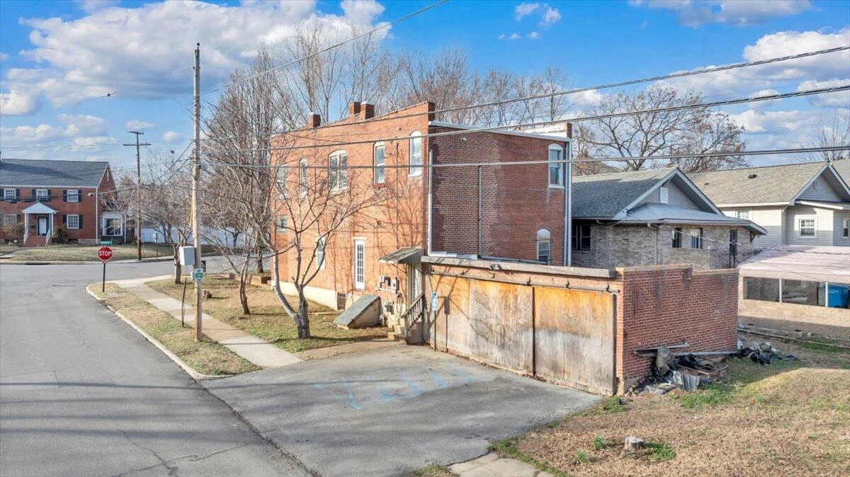 1101 Montrose AVE - Photo 28