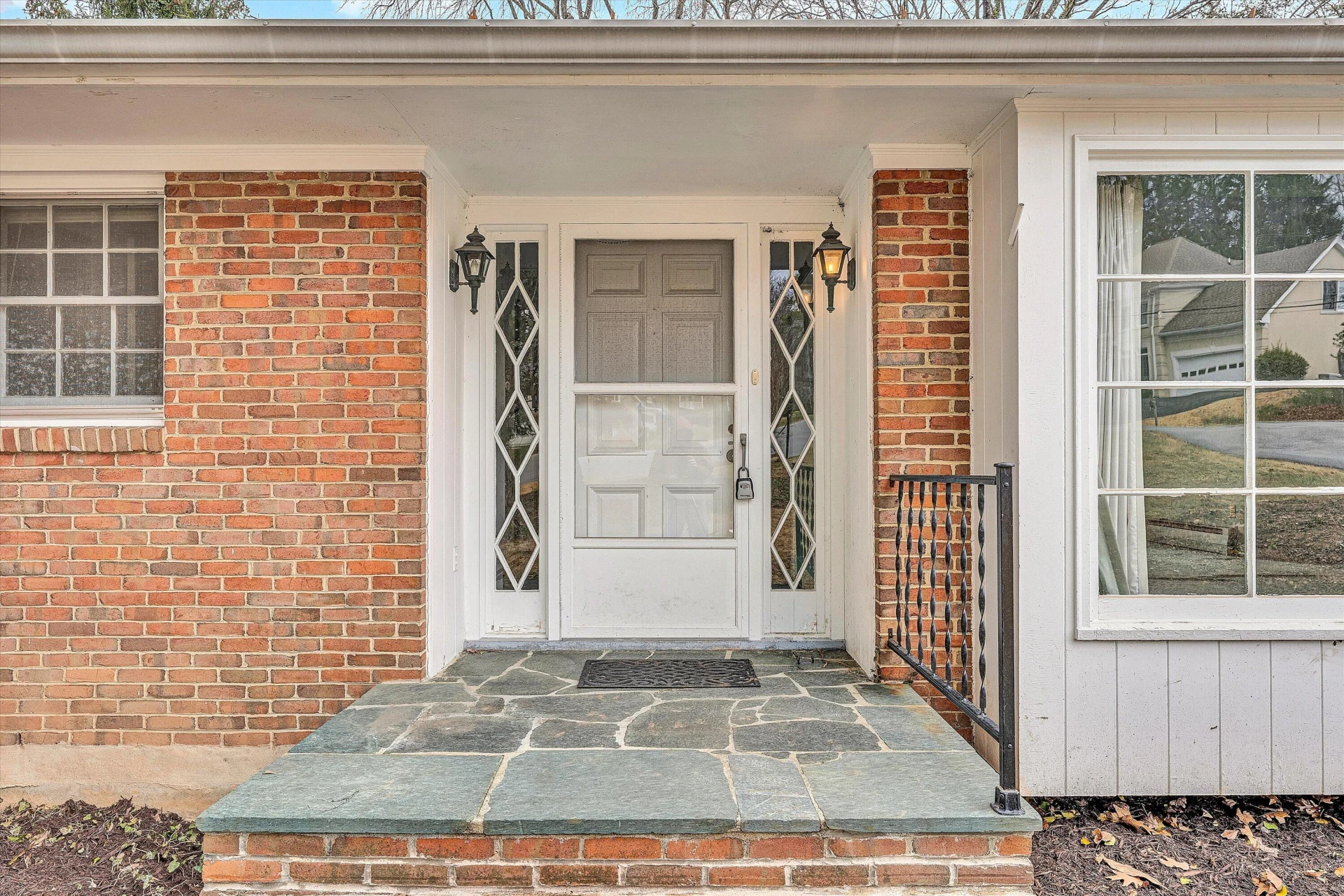 3751 Londonderry DR - Photo 6