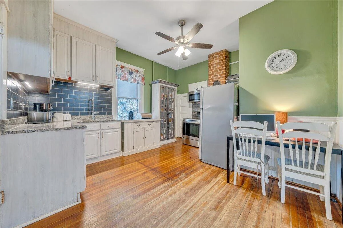 1307 Maple AVE - Photo 33