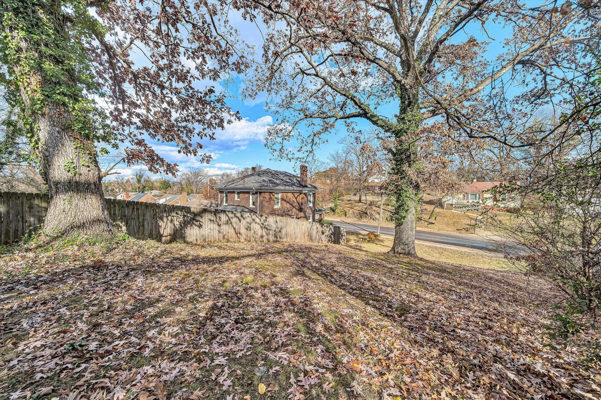 2126 Colgate ST - Photo 3