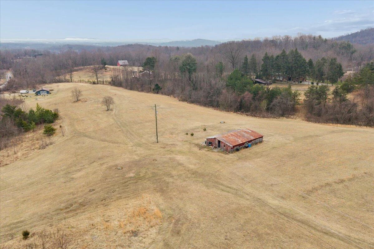 7392 Peaks RD - Photo 4