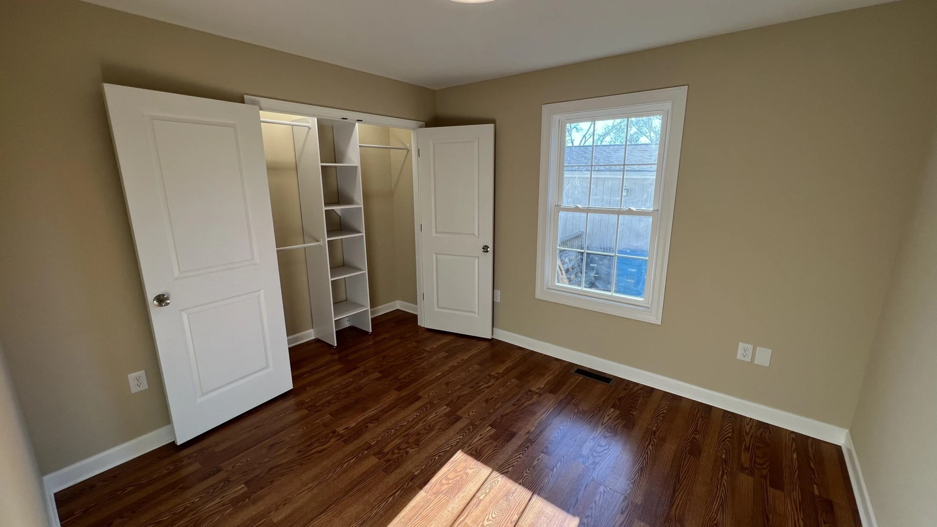 1710 Wallace AVE - Photo 11