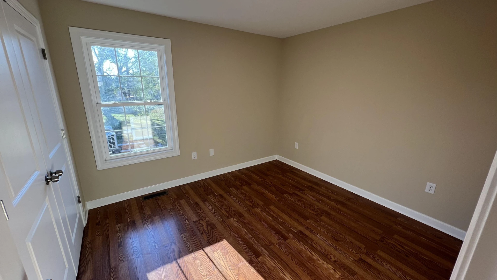 1710 Wallace AVE - Photo 12