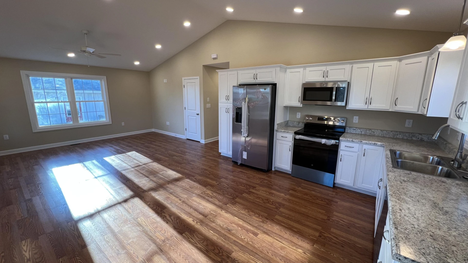 1710 Wallace AVE - Photo 5