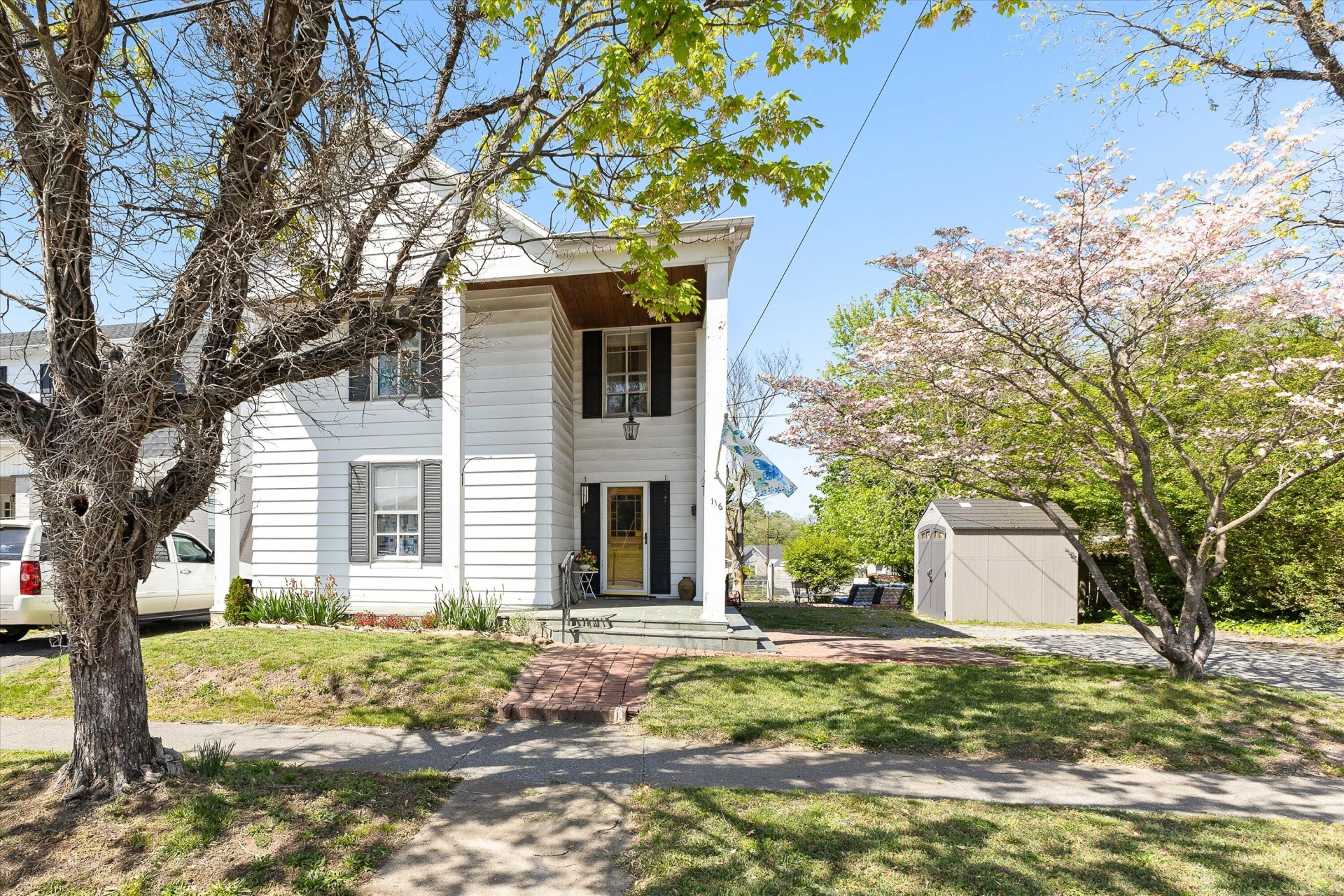 116 Cedar AVE - Photo 2