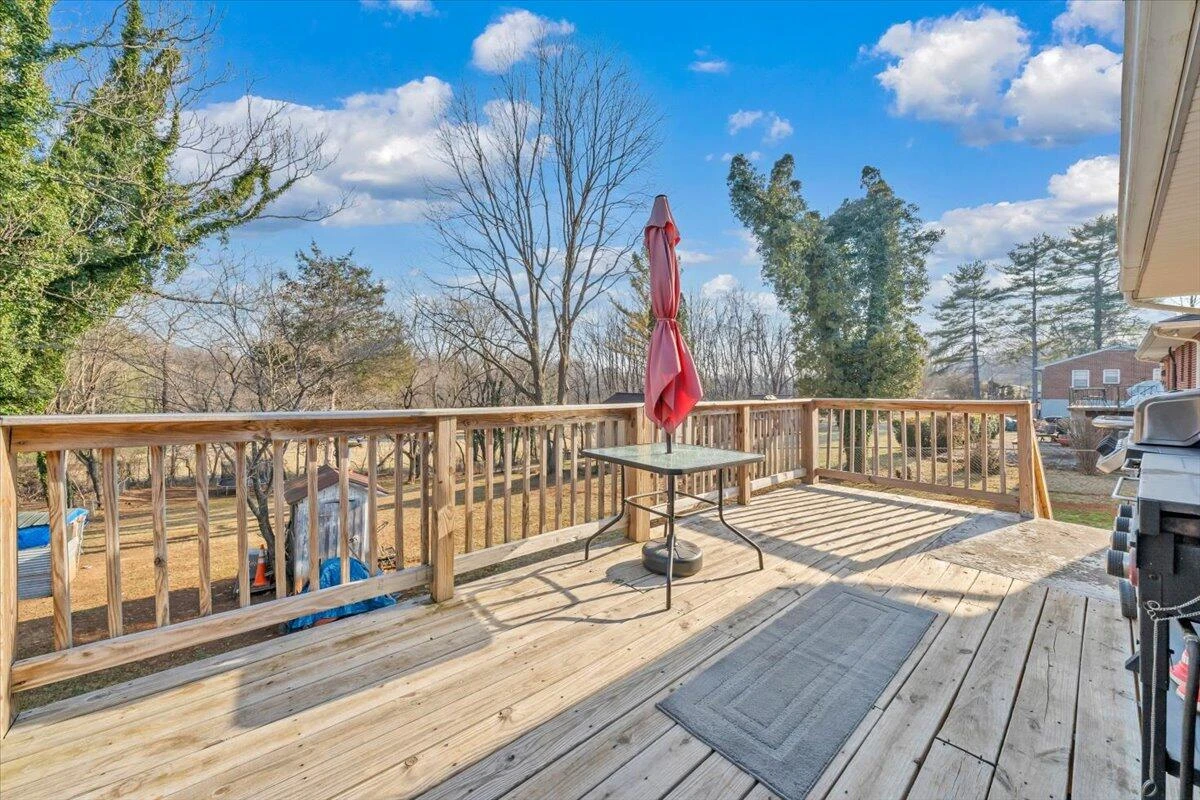 909 Chester AVE - Photo 35