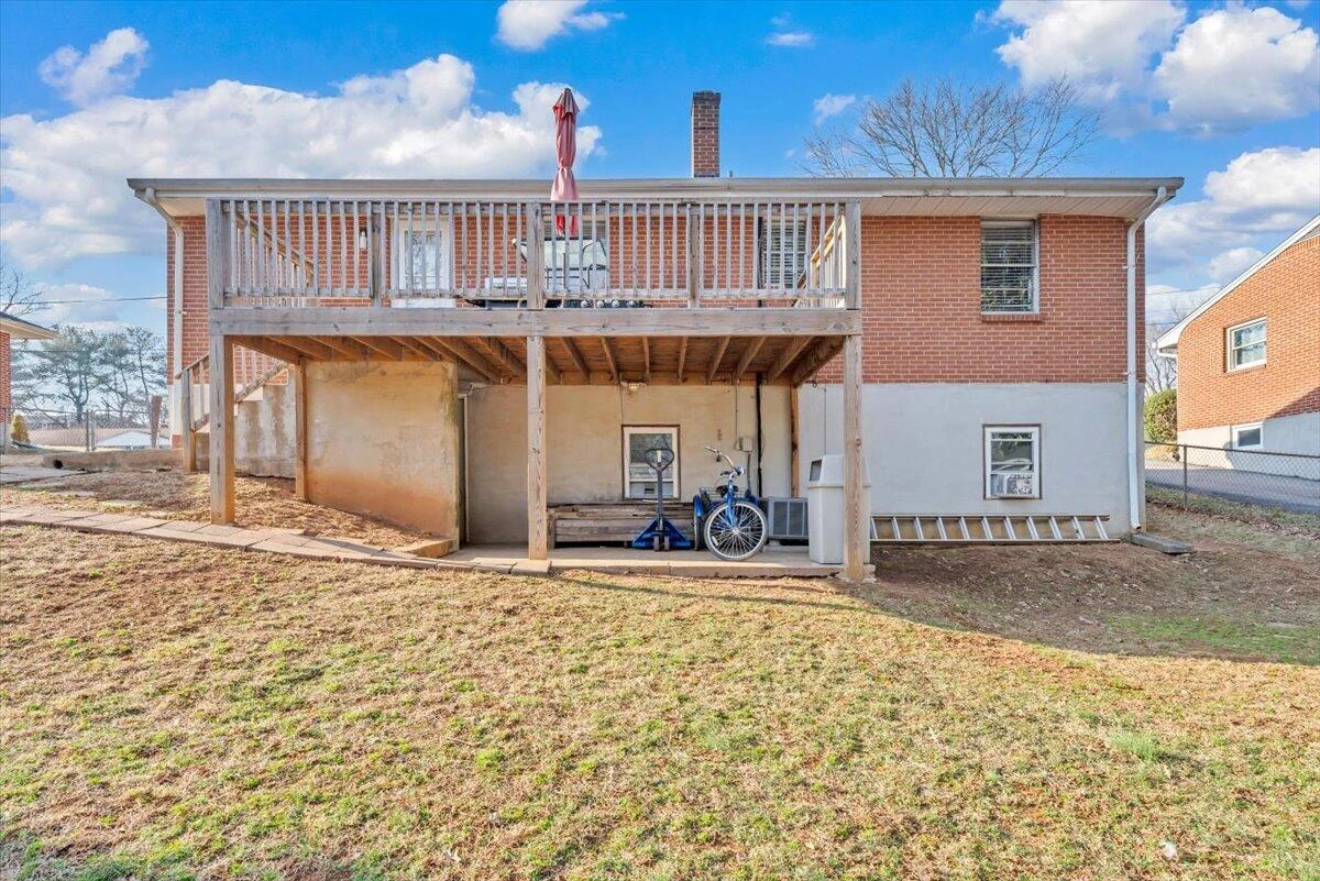 909 Chester AVE - Photo 38