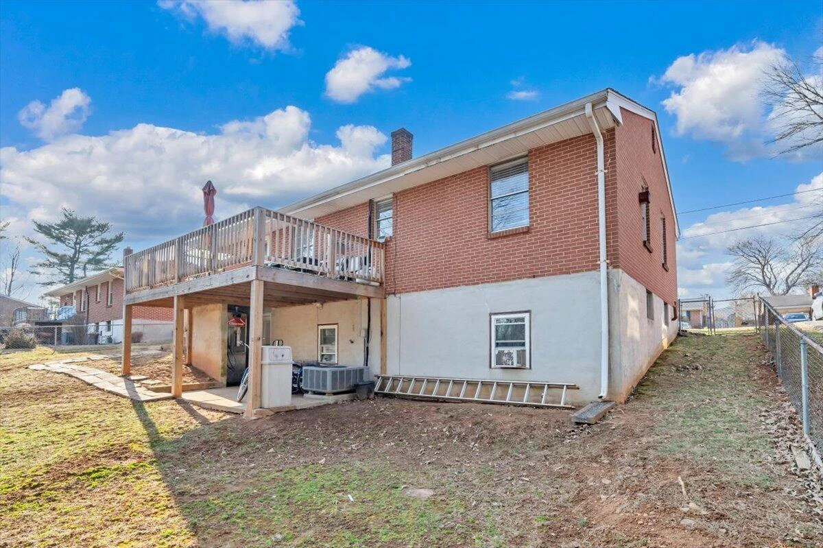 909 Chester AVE - Photo 40