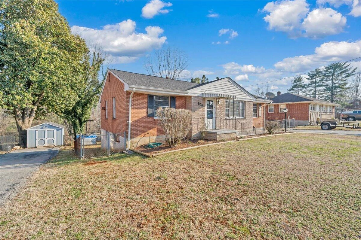 909 Chester AVE - Photo 43