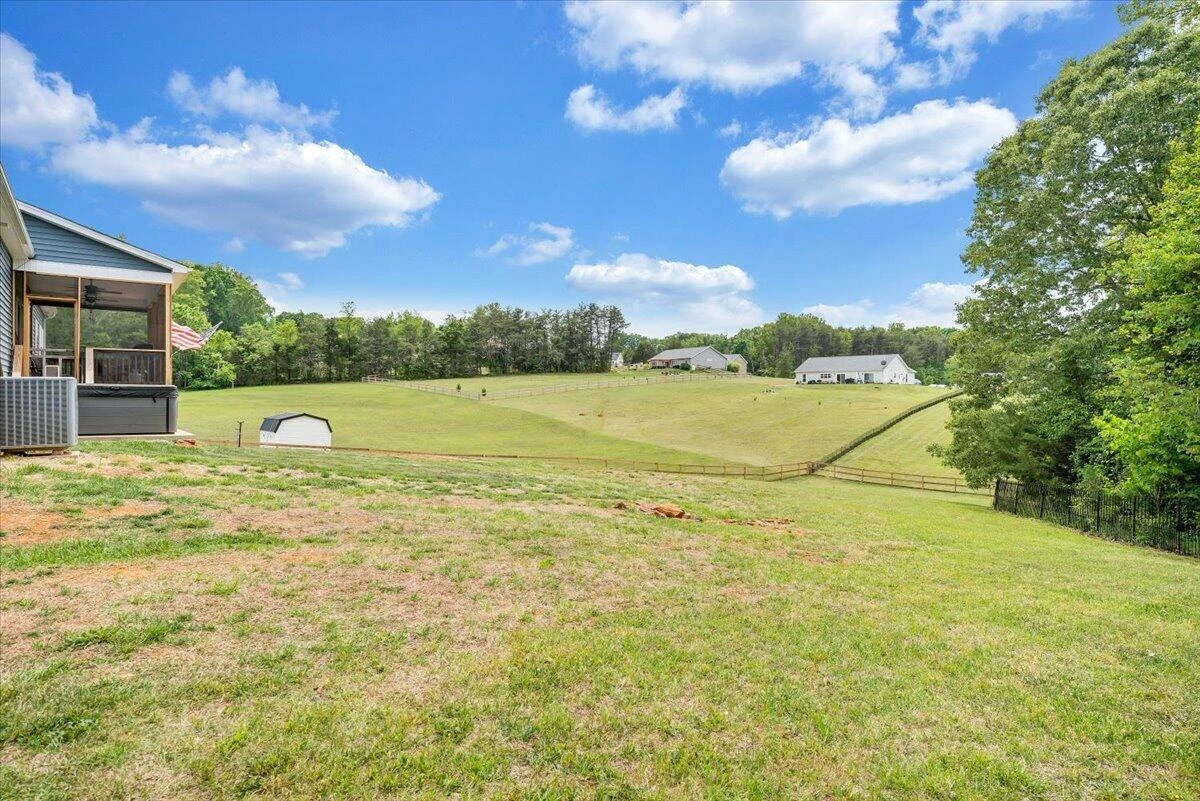 131 Belvior CIR - Photo 32