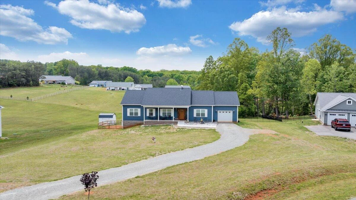 131 Belvior CIR - Photo 38