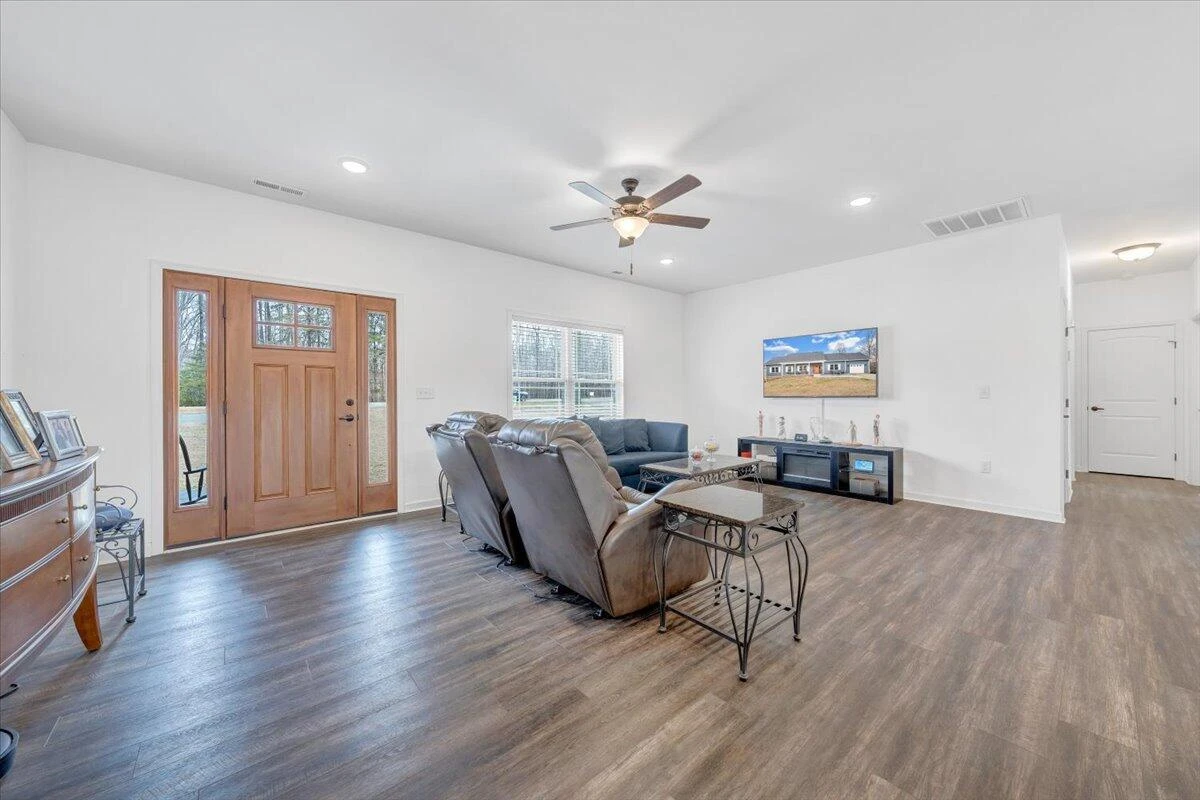 131 Belvior CIR - Photo 11