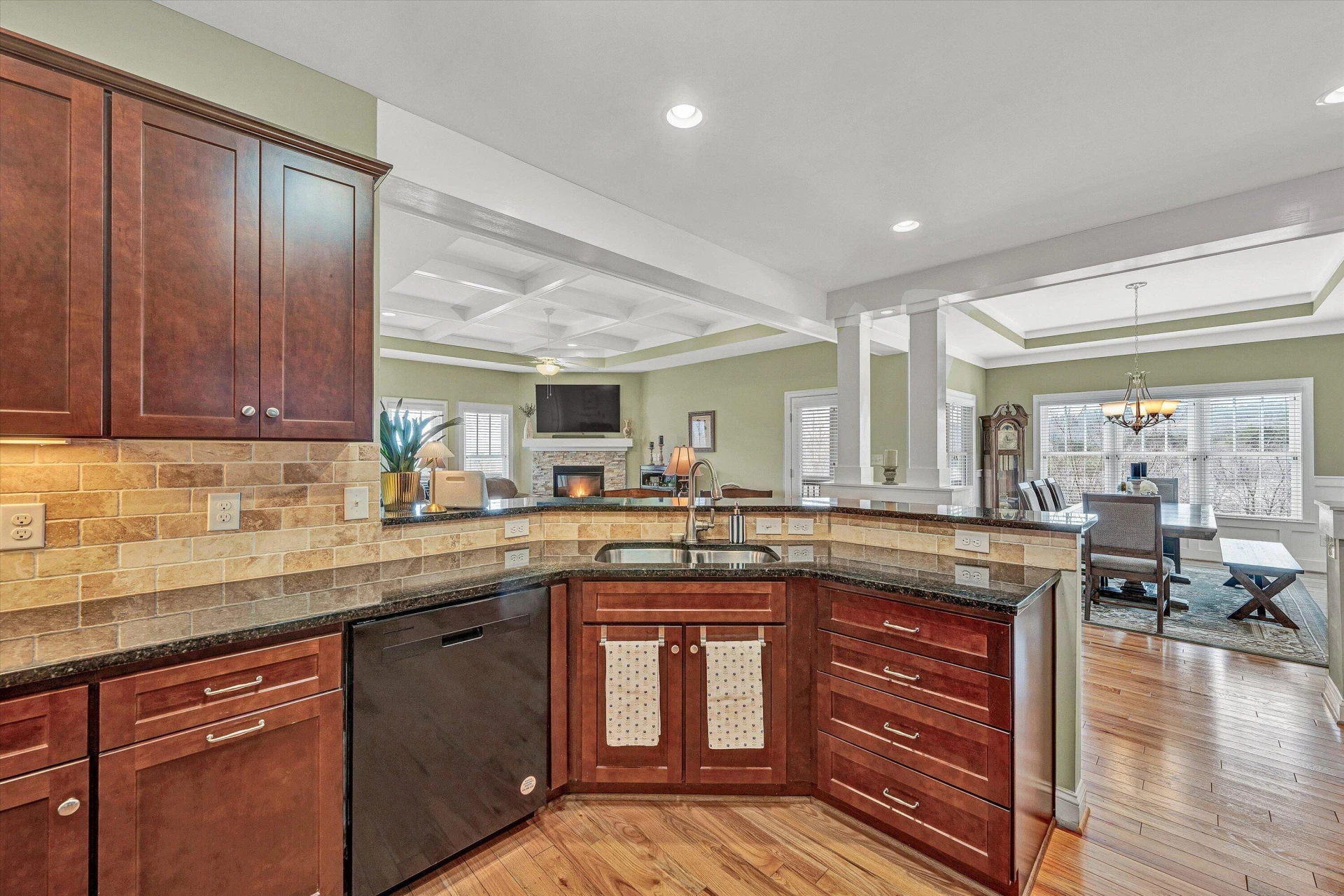 5690 Sullivan LN - Photo 21