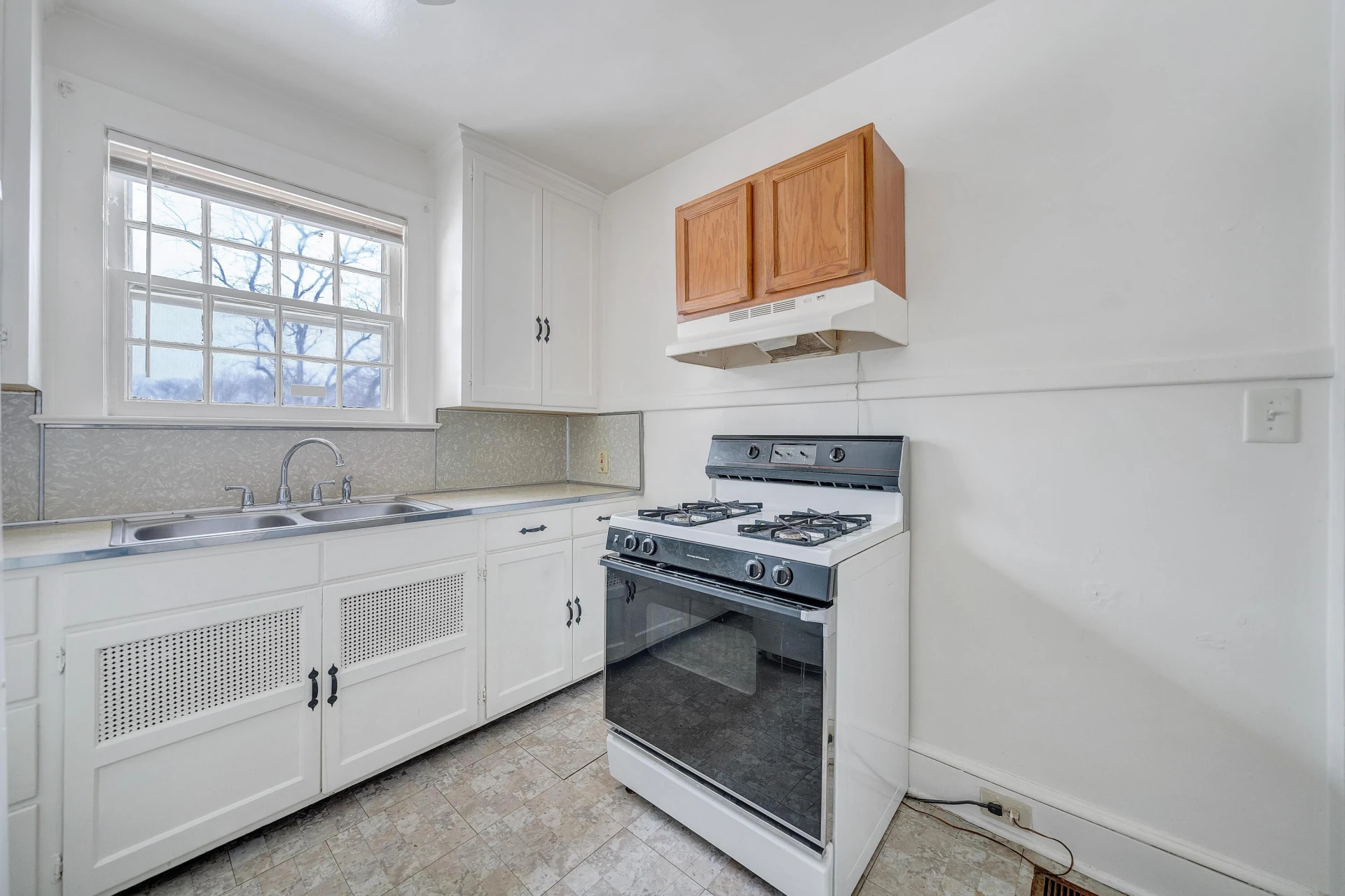 1605 Syracuse AVE - Photo 12