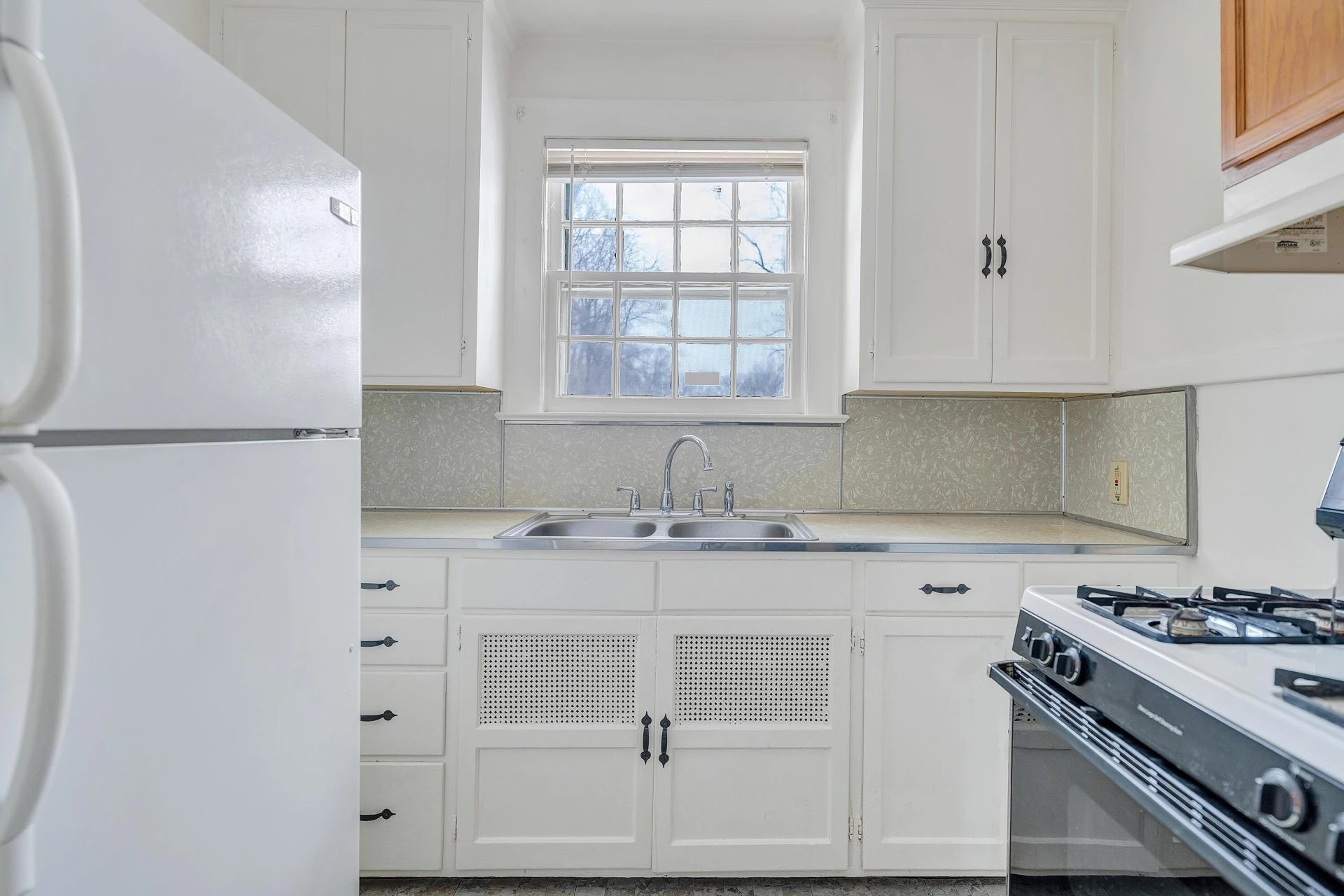 1605 Syracuse AVE - Photo 13
