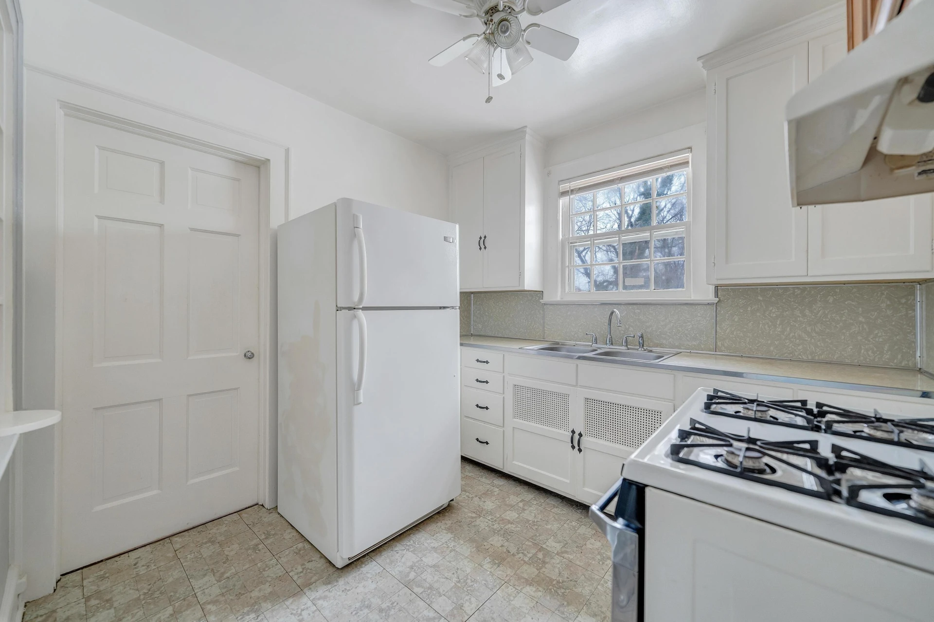 1605 Syracuse AVE - Photo 14