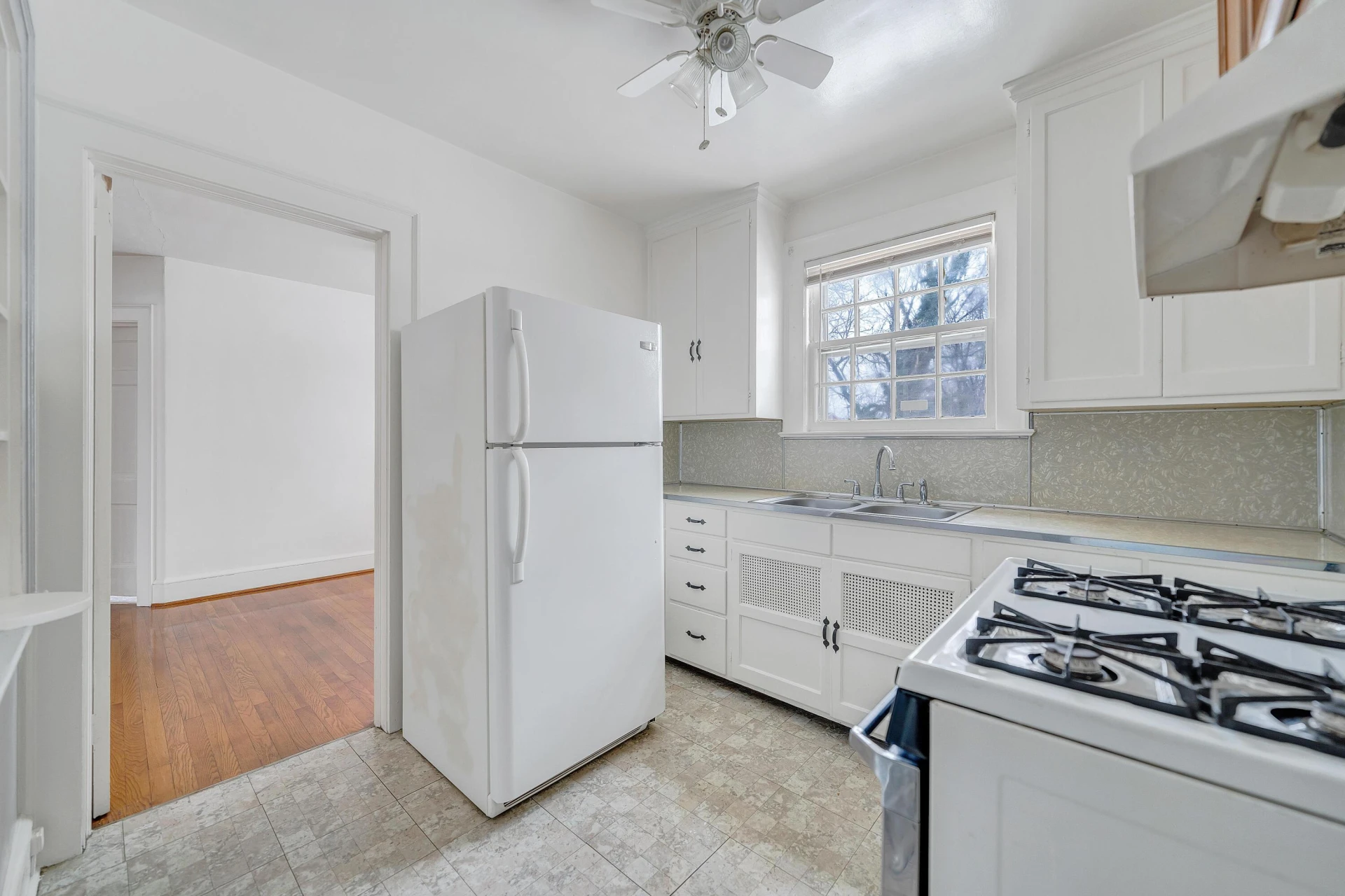 1605 Syracuse AVE - Photo 15