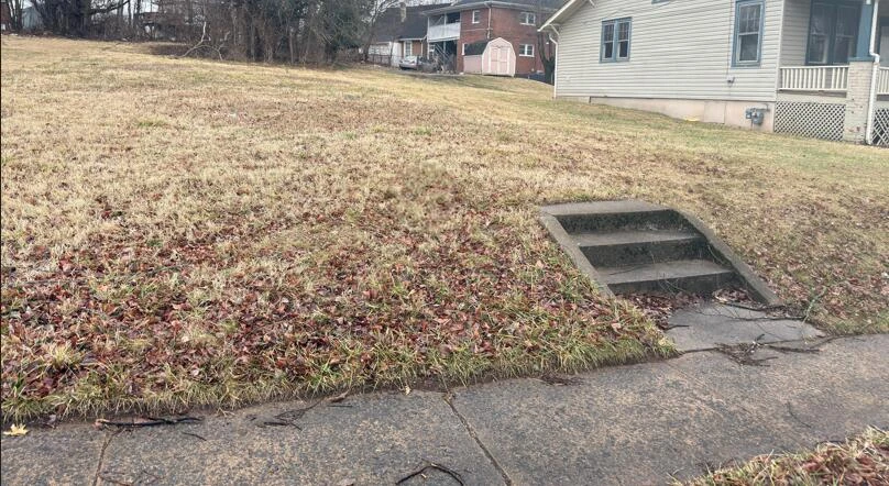917 Lafayette BLVD - Photo 2