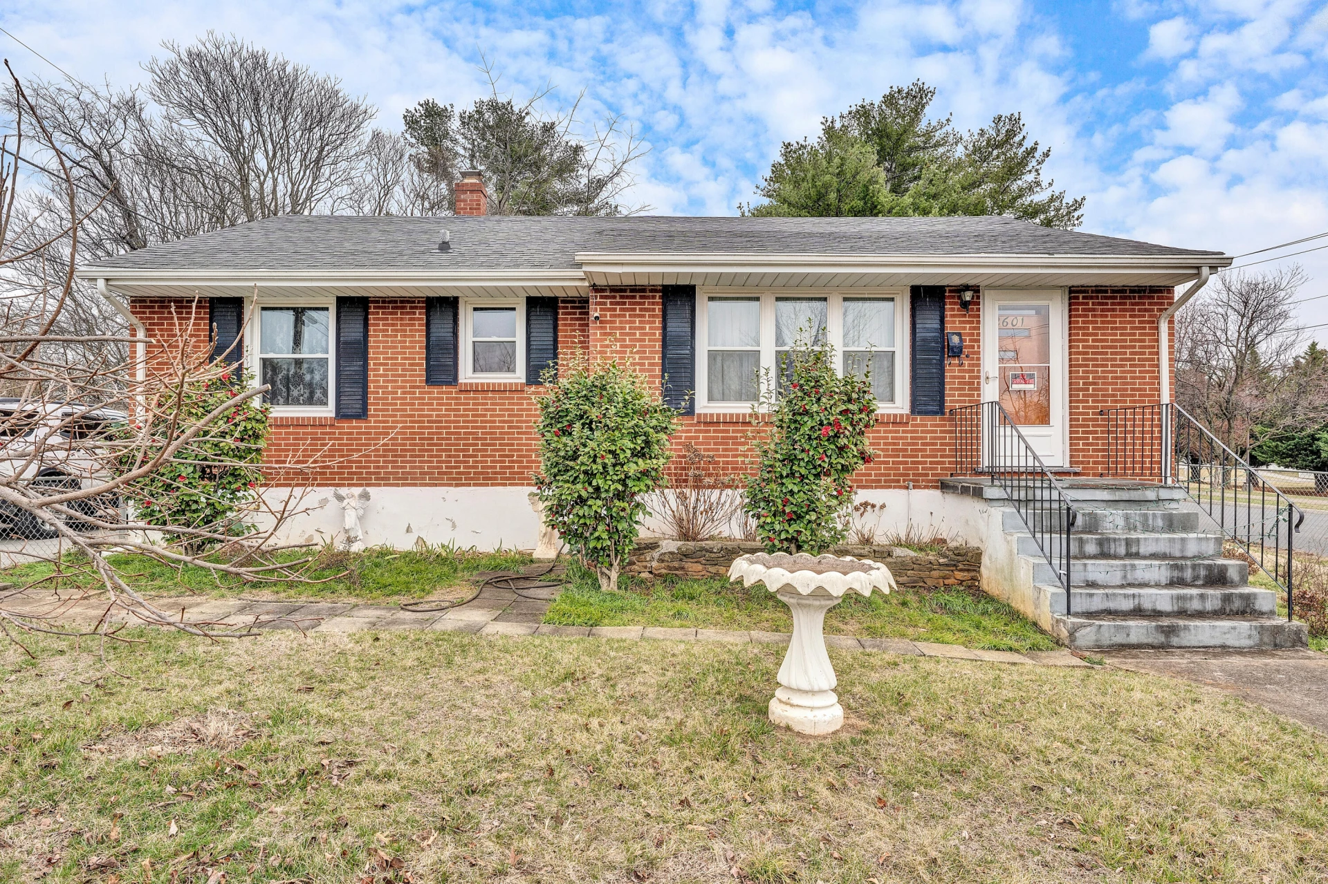 2601 Hebert ST - Photo 2