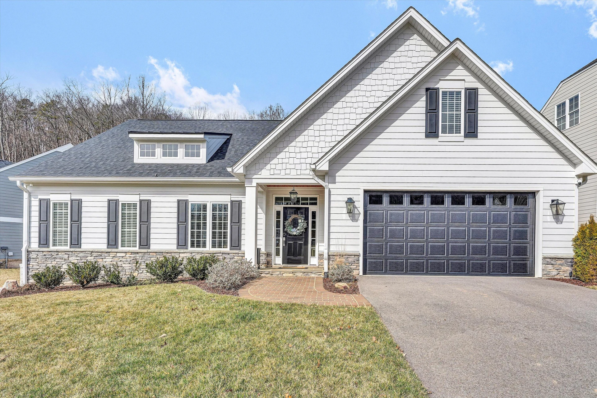 1008 Claremont CT - Photo 2