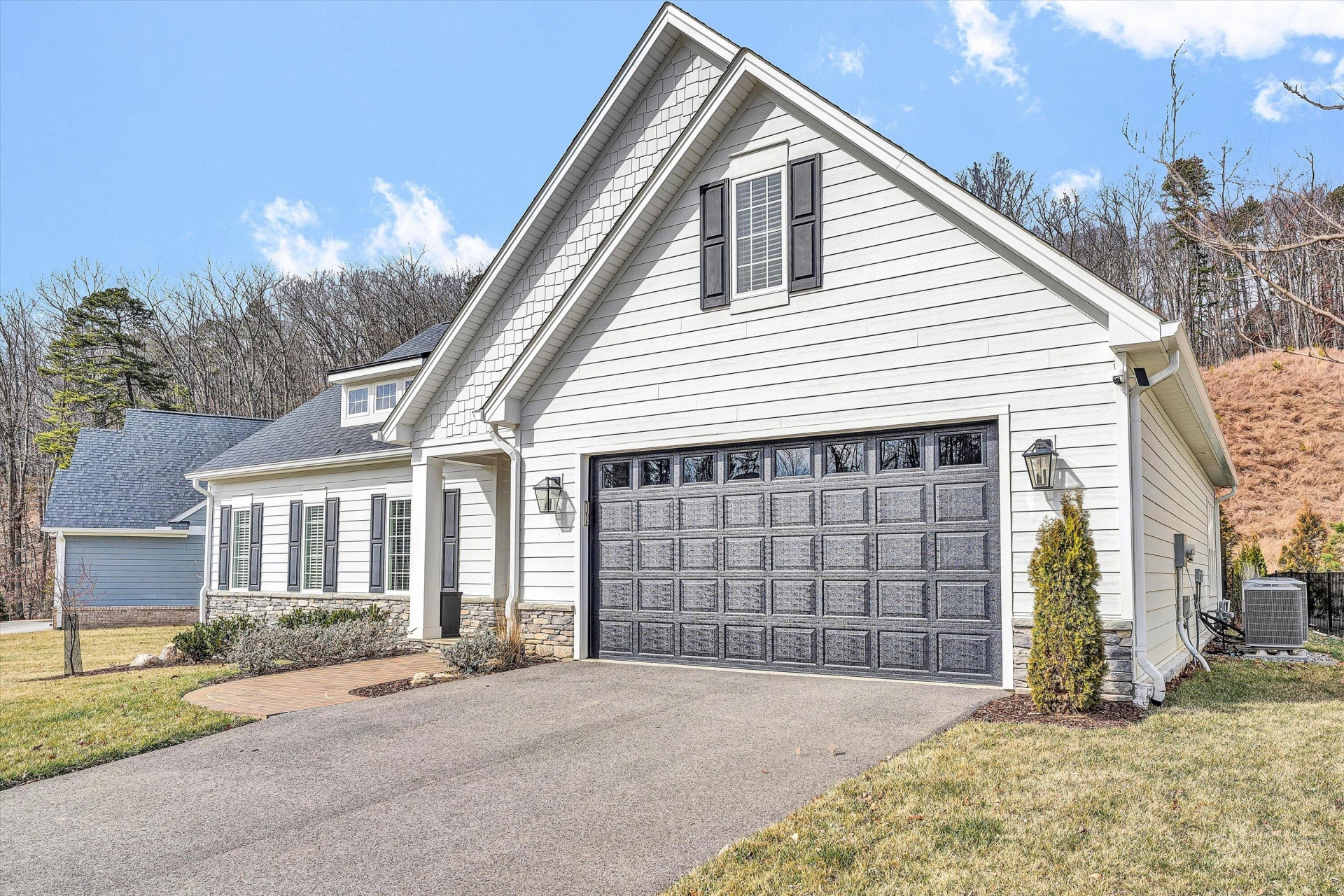 1008 Claremont CT - Photo 3