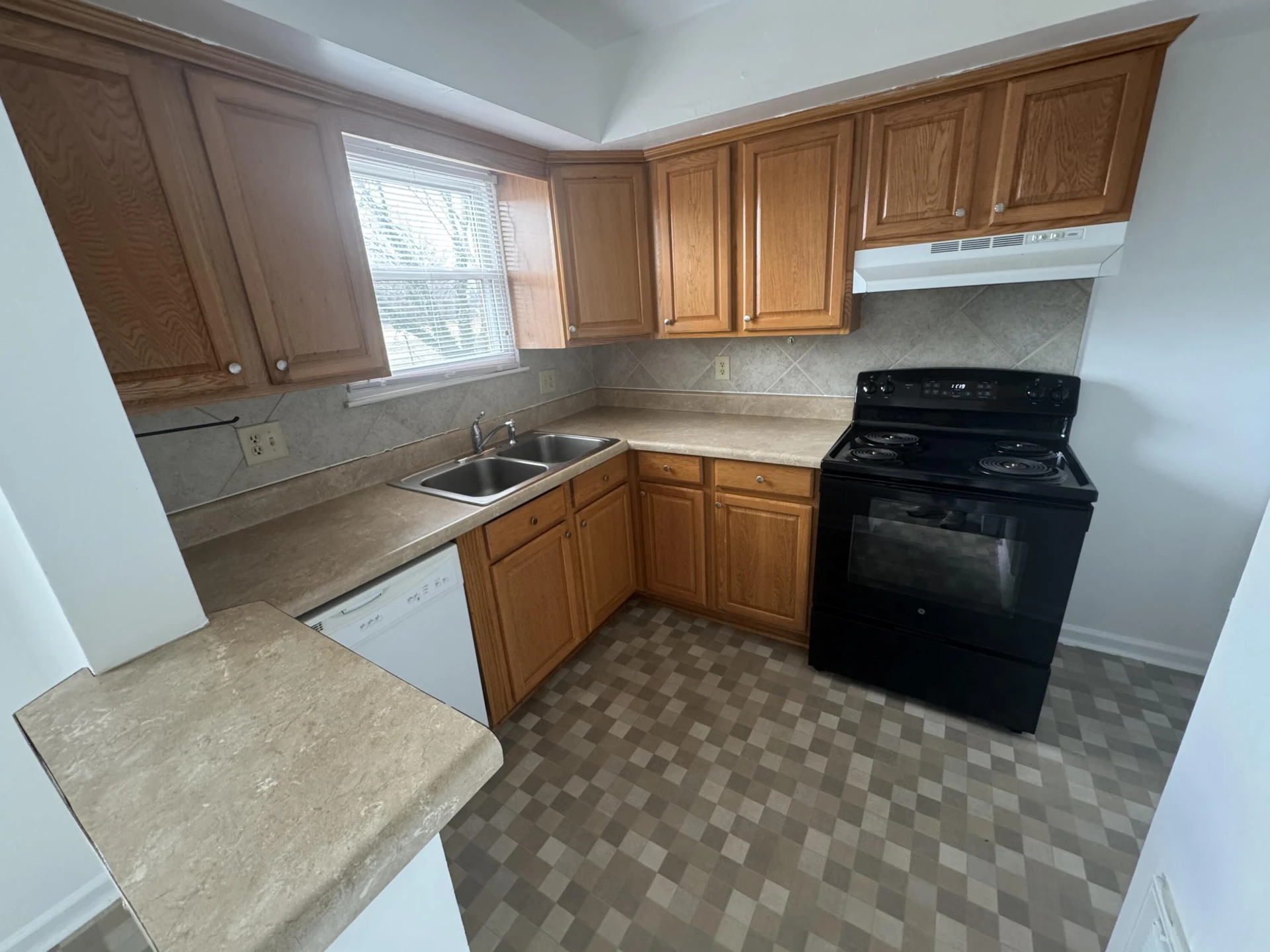 137 Princeton CIR - Photo 13