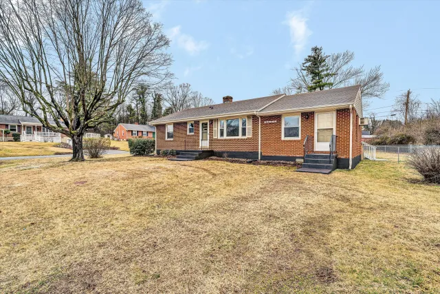 3853 Thompsons LN